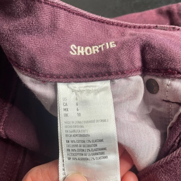 American Eagle Maroon Red Distressed Shortie Short Bootie Denim Jean Shorts Sz 6 - Picture 4 of 9